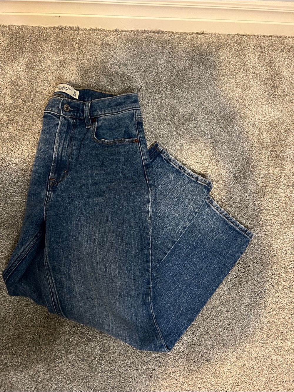 Abercrombie & Fitch Women's Straight Leg Jeans in Dark Blue Wash